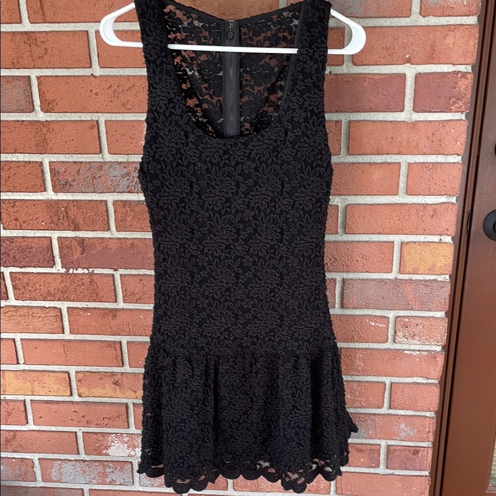 Alice + Olivia Black Lace Sleeveless Fit-and-Flare Dress
